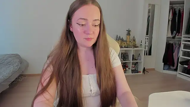 Snapshot of WalkingGirl chatting on June 22, 2026, 1:08 pm WalkingGirl online show from June 22, 2026, 1:08 pm