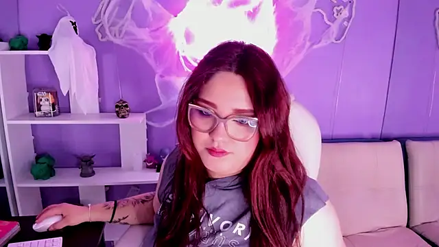 Camiila Osorio online show from October 13, 2025, 5:58 pm