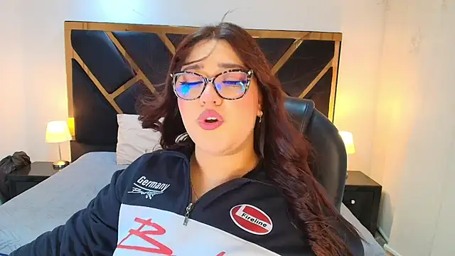 Camiila Osorio online show from April 27, 2026, 7:12 pm