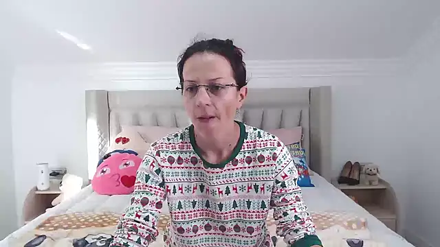 CatWoman0001 online show from November 25, 2025, 7:52 am