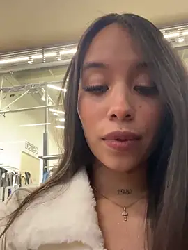 MarieLeon online show from December 22, 2025, 9:15 pm