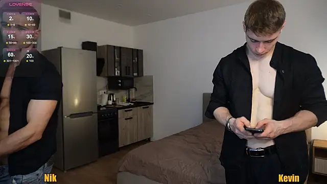 Nik Sharp online show from November 3, 2025, 12:31 pm