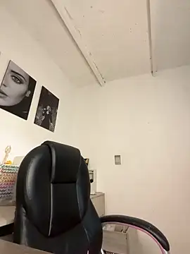 Snapshot of JESSI_NAOMI chatting on March 27, 2026, 4:43 am JESSI NAOMI online show from March 27, 2026, 4:43 am