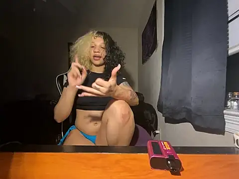 Creolegirl19 online show from December 22, 2025, 7:19 am