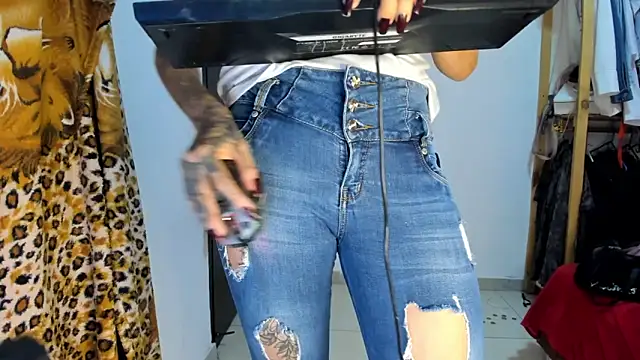 Charllote23 online show from March 18, 2025, 9:45 am