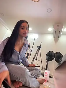 ariel jonees online show from November 24, 2025, 5:13 pm