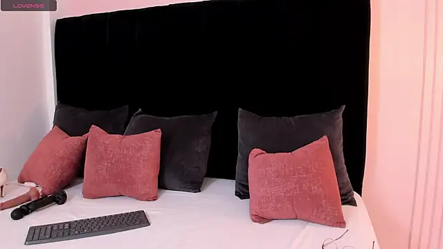 ariel jonees online show from October 6, 2025, 5:35 pm