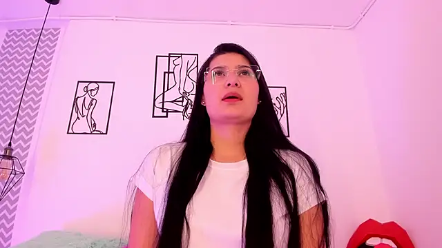 cloehonney online show from October 25, 2025, 8:42 pm