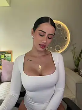 SarahhSmitth1 online show from June 7, 2026, 3:50 pm