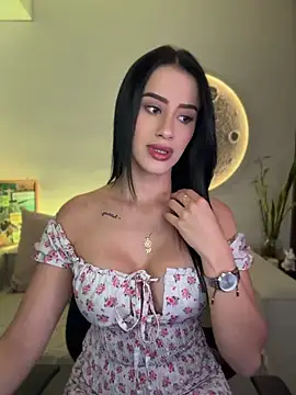 SarahhSmitth1 online show from June 8, 2026, 8:20 pm