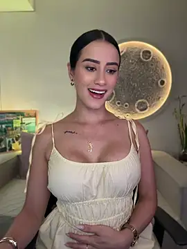 SarahhSmitth1 online show from June 6, 2026, 9:42 pm