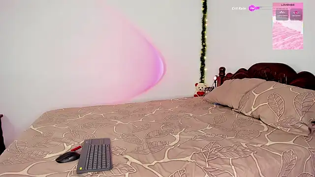 hollymollyxoxo online show from June 24, 2026, 4:05 pm