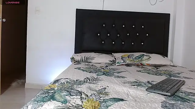 Adele Rush online show from September 18, 2025, 3:42 am