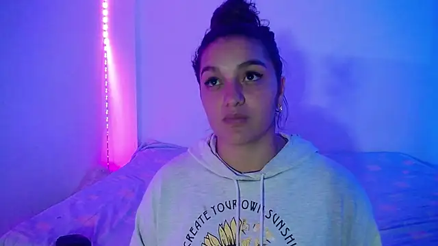 Laurenkenner  online show from March 22, 2025, 12:28 am