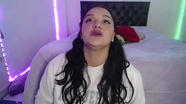 Laurenkenner  online show from May 4, 2026, 6:44 pm
