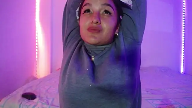 Laurenkenner  online show from March 22, 2025, 7:20 pm