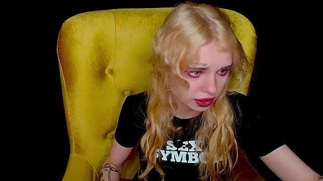 MisssLola online show from September 15, 2025, 2:28 pm