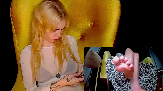 MisssLola online show from October 8, 2025, 3:02 pm