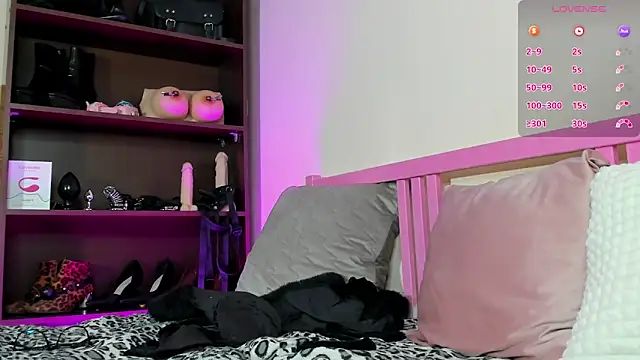 MisssLola online show from February 26, 2025, 5:10 pm