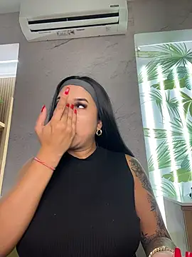 kiim taaylor online show from November 30, 2025, 7:25 pm