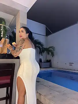 kiim taaylor online show from October 30, 2025, 1:04 am