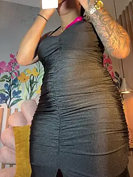 kiim taaylor online show from November 2, 2025, 11:48 am