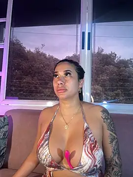 kiim taaylor online show from September 18, 2025, 1:25 pm