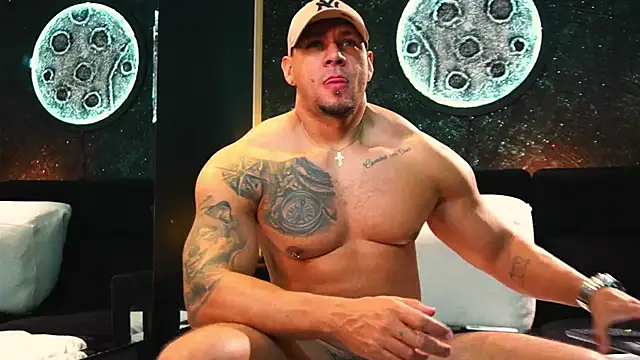 MassimoWalton2 online show from November 20, 2025, 10:49 am