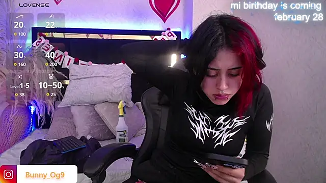 Snapshot of Bunny_O chatting on February 19, 2026, 11:34 pm Bunny O online show from February 19, 2026, 11:34 pm