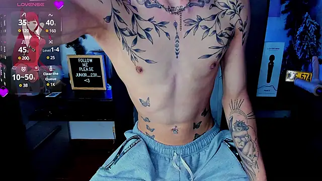 juniior 2311  online show from March 5, 2025, 3:40 pm