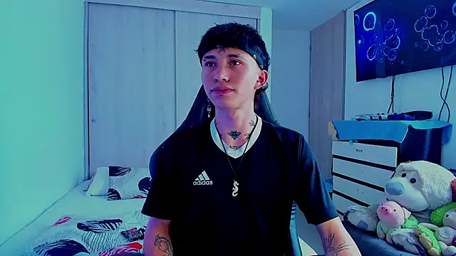 juniior 2311  online show from February 4, 2026, 8:04 pm