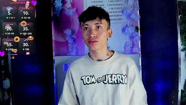 juniior 2311  online show from February 10, 2025, 7:38 pm