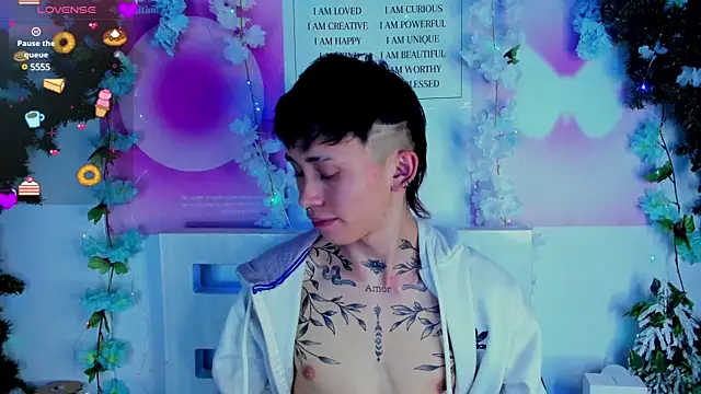 juniior 2311  online show from January 29, 2025, 1:27 am