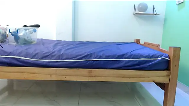 evaleribigtits18 online show from March 12, 2026, 2:28 am