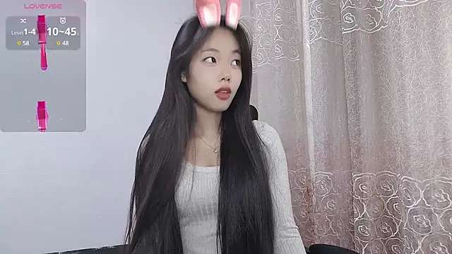 Lvy--v online show from March 5, 2025, 10:54 pm