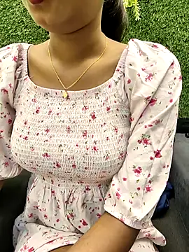 Snapshot of yhona_darling chatting on March 31, 2026, 3:19 am yhona darling online show from March 31, 2026, 3:19 am