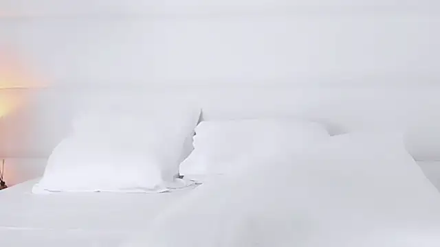 MoonAngelic online show from October 19, 2025, 2:25 am