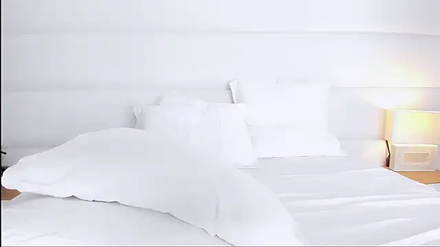 MoonAngelic online show from December 20, 2025, 2:36 am