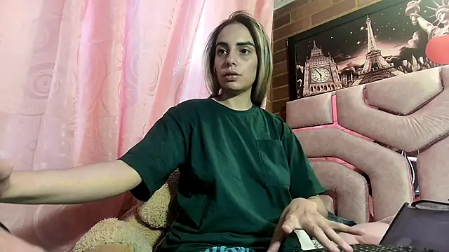 ValeriaLacrozee online show from June 5, 2026, 2:56 pm