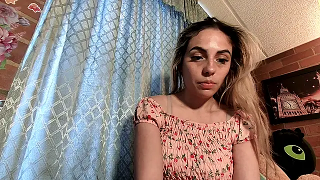 ValeriaLacrozee online show from September 15, 2025, 7:14 pm