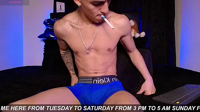 James1lee  online show from July 9, 2026, 7:09 am