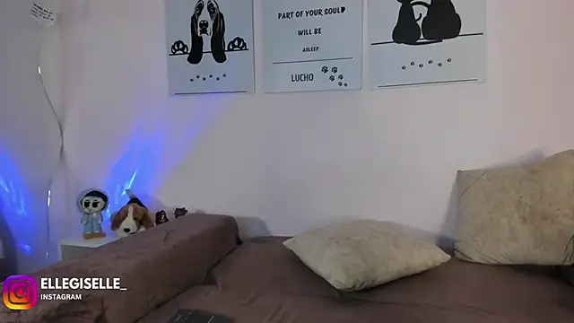 ElleGisellee online show from September 29, 2025, 3:35 am