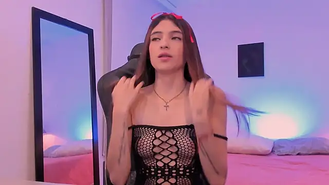 sofiarouge online show from November 21, 2025, 8:08 pm