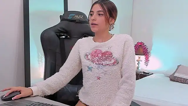 sofiarouge online show from March 20, 2025, 9:02 pm