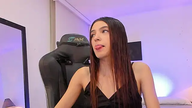 sofiarouge online show from November 28, 2025, 8:09 pm