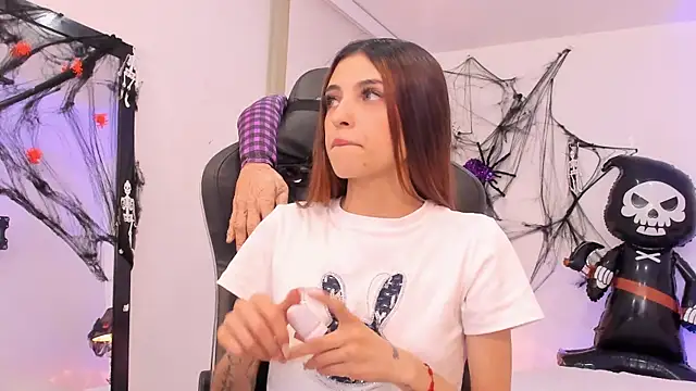 sofiarouge online show from October 2, 2025, 7:50 pm