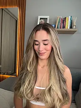 Snapshot of FridaKlein chatting on February 23, 2026, 9:15 pm FridaKlein online show from February 23, 2026, 9:15 pm