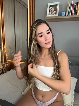 Snapshot of FridaKlein chatting on February 17, 2026, 10:07 pm FridaKlein online show from February 17, 2026, 10:07 pm