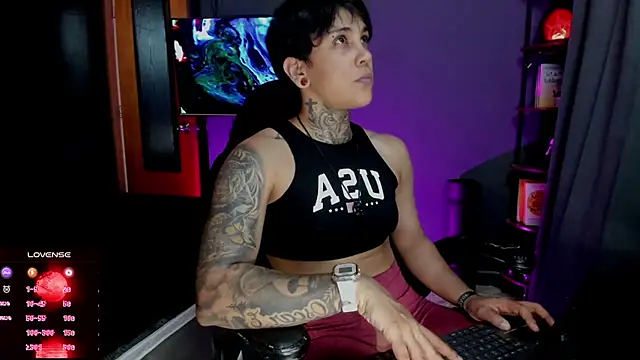 ZhoeStrong online show from July 8, 2026, 9:15 pm