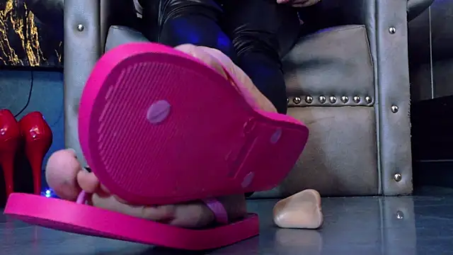 LusstCruella online show from March 4, 2026, 1:02 am